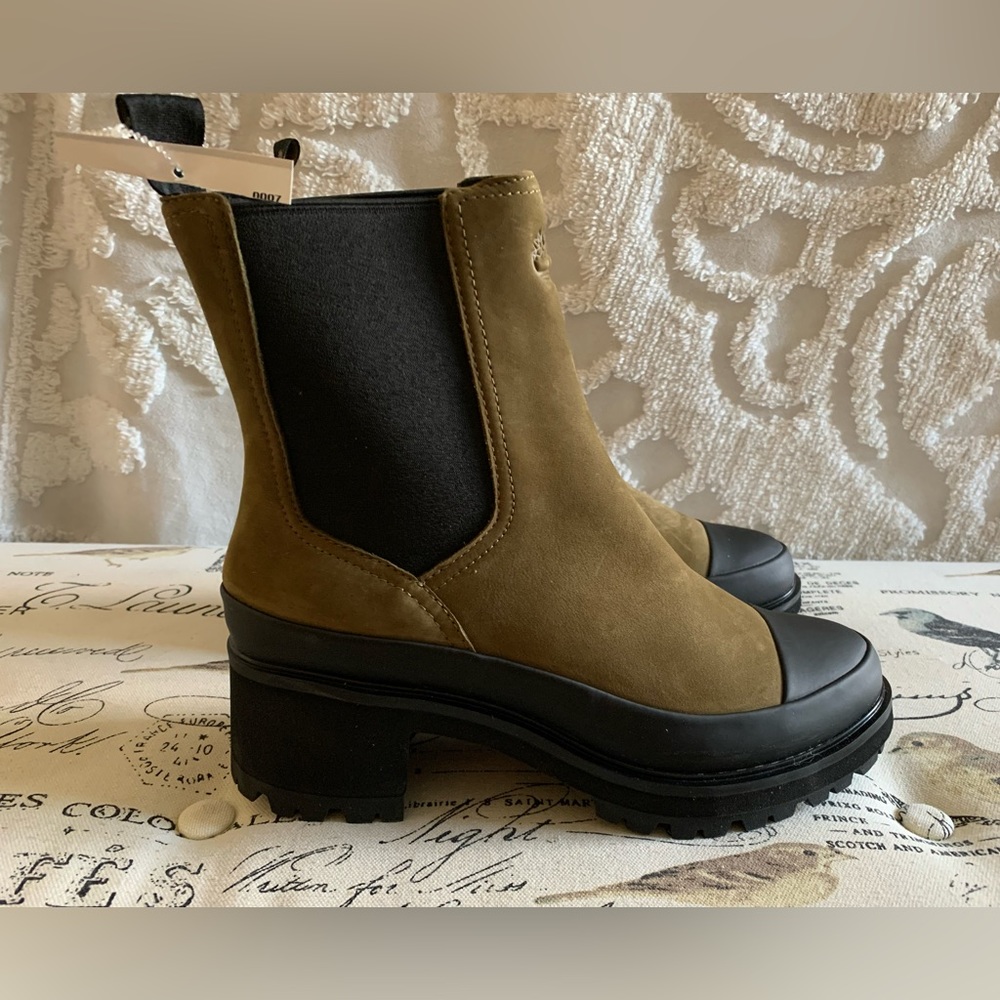 NWT Timberland Suede Chelsea Lugsole Pull-On Boots Olive/Black Size 9